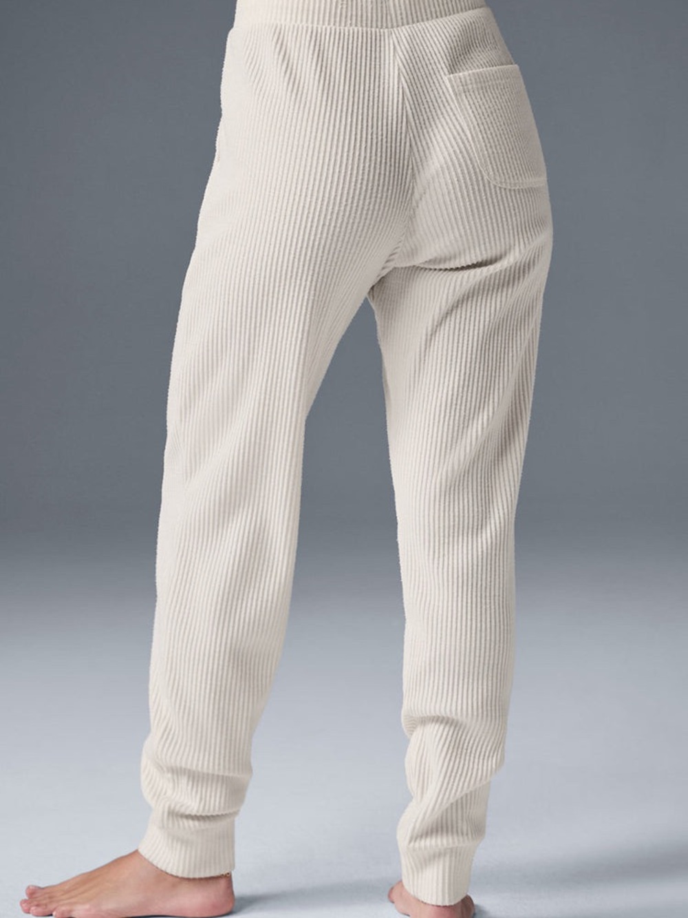 Alo Yoga Sz M Muse Ribbed Sweatpants Ivory Cream $108 MSRP Luxury Loungewear - Picture 2 of 7